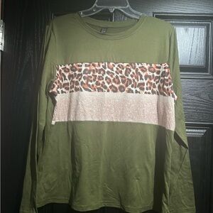 Leopard detailed top